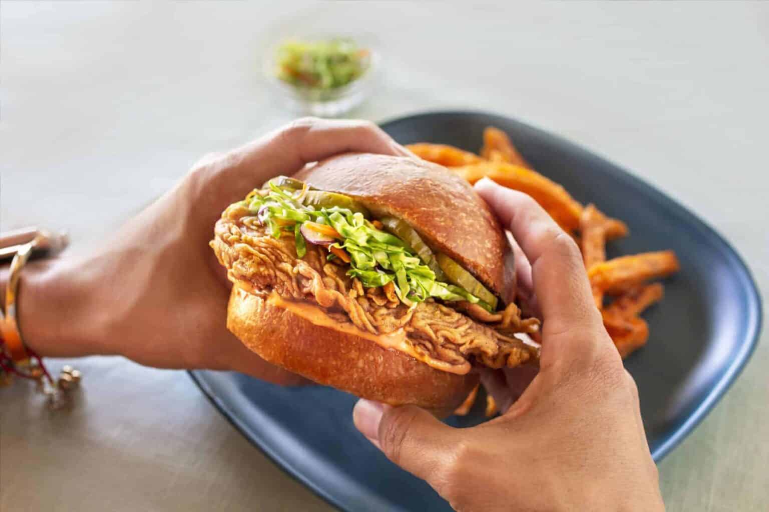 Chicken sandwich upside foods scaled 1 1536x1024 1
