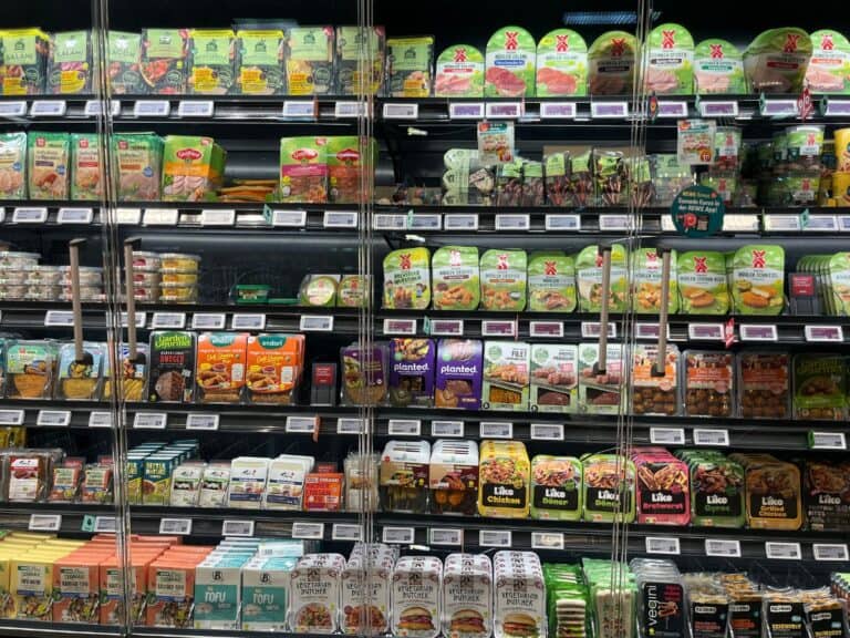 Supermarkt regal fleisch alternativen tofu