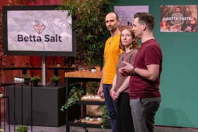 Lucia scheffner, dr. Karl schlumbach (l. ) und daniel siebert präsentieren das pflanzenbasierte mineralsalz betta salt. Sie erhoffen sich ein investment von 350. 000 euro für 10 prozent der firmenanteile.
