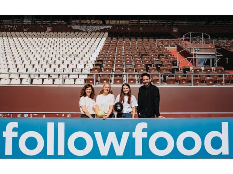 Pressebild followfood banner in fc st. Pauli stadion