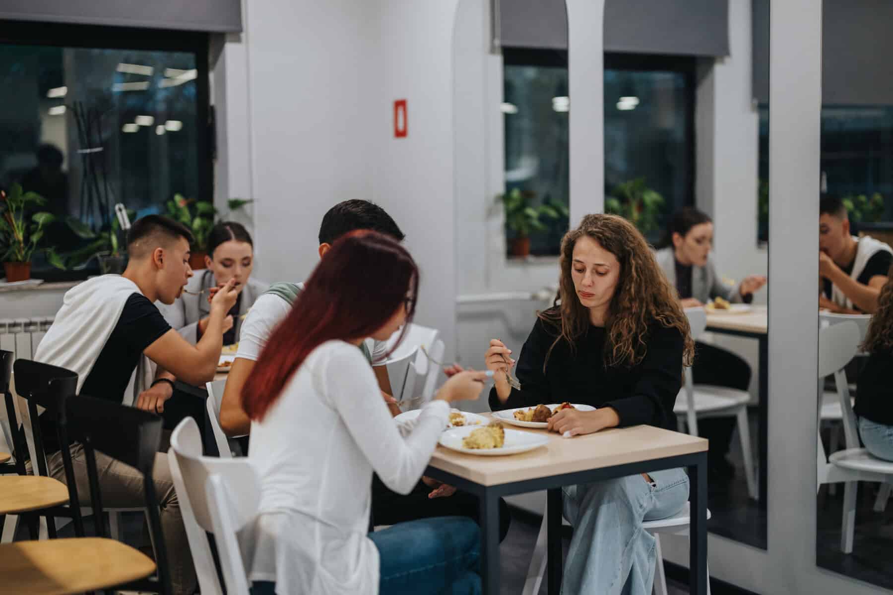 Studenten studierendenwerk mensa kantine gastro speisen