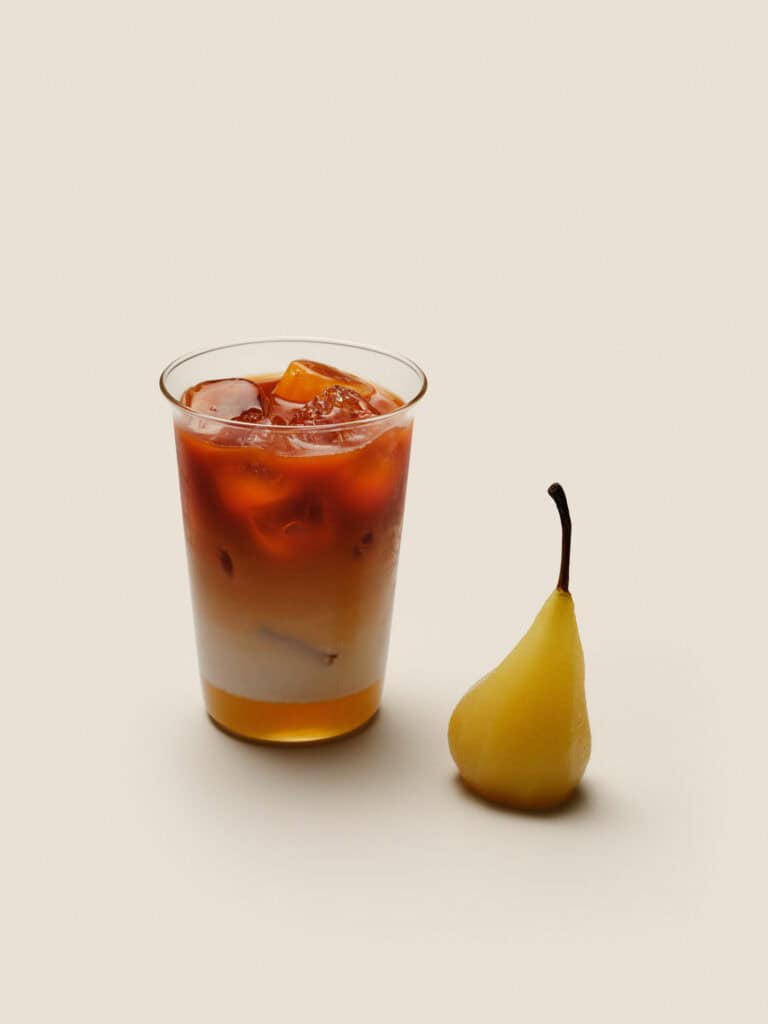 Oatly pear cardamom thai tea latte cmorten bentzon